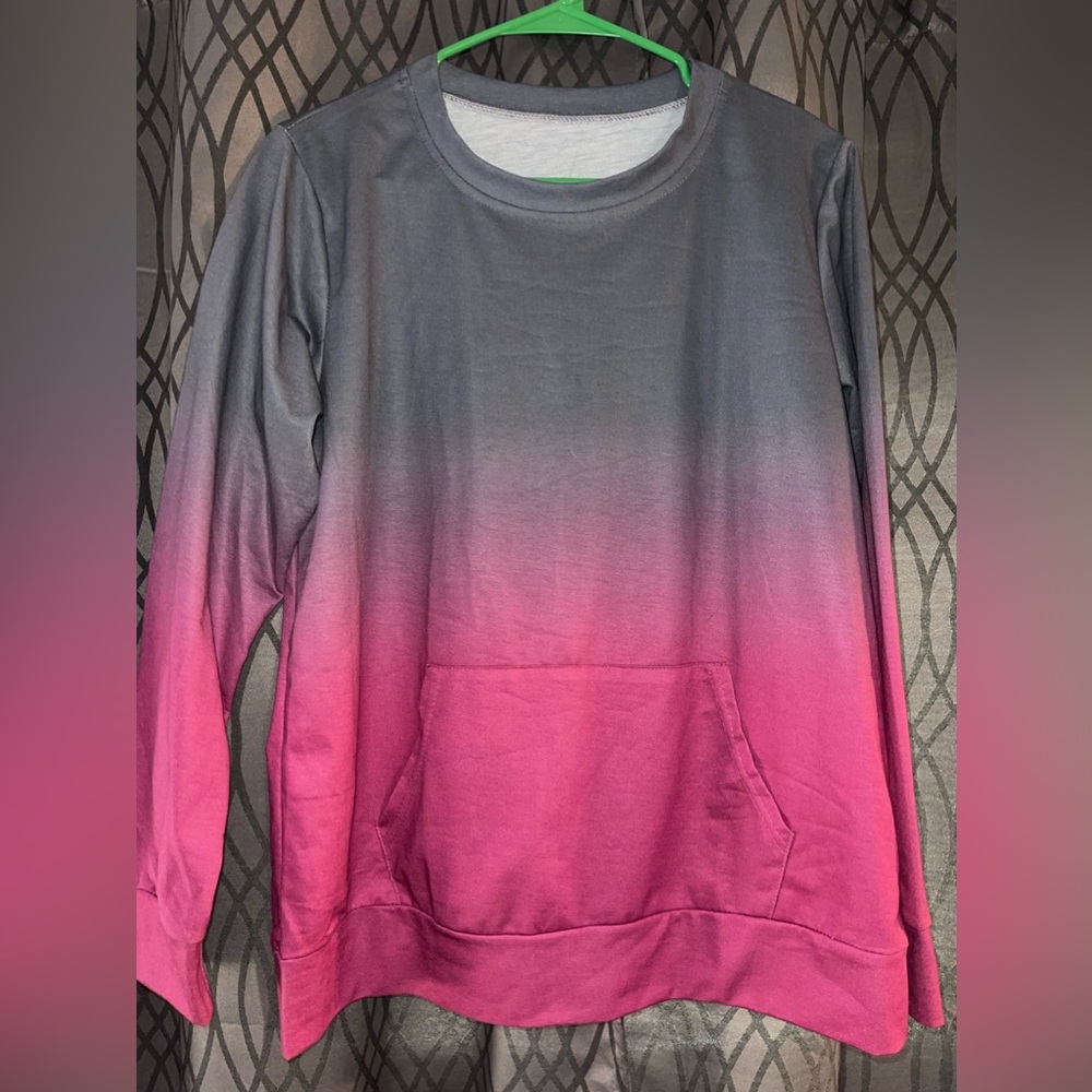 Medium long sleeve sweatshirt. Pink and grey